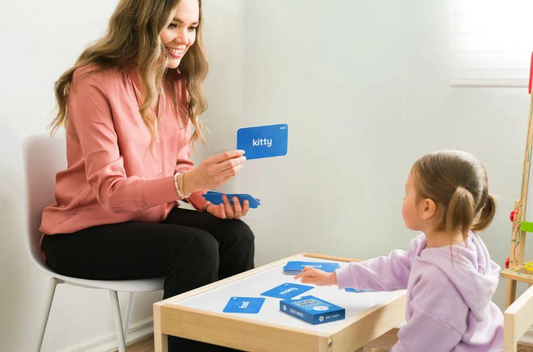 Mom teaching her daughter words with Skillmatics flash cards
